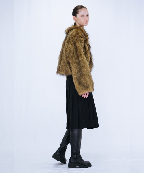 VIAVANDA（ヴィアヴァンダ）の「FAKE FUR SHORT JACKET（その他アウター・レディース・イエロー/ブラウン・FREE）」の7枚目の写真