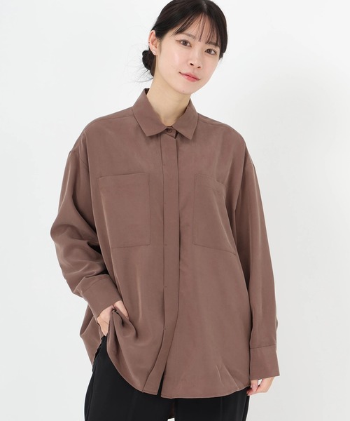 STRAWBERRY-FIELDS(ストロベリーフィールズ)の「パウダーポプリン_パウダータッチシャツ(シャツ/ブラウス・レディース・グレイッシュブルー/ベージュ/モカ・2)」の2枚目の写真