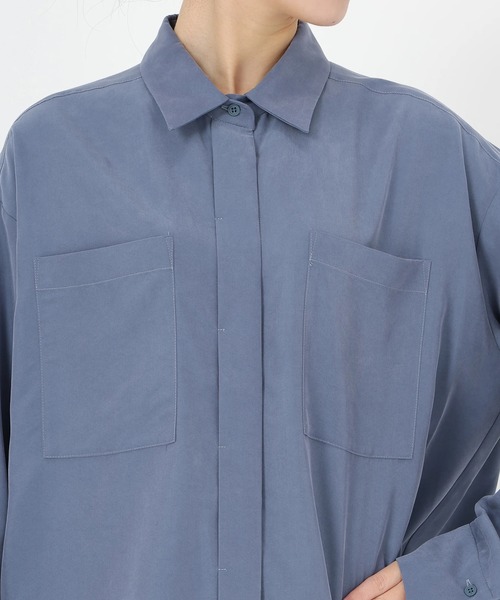 STRAWBERRY-FIELDS(ストロベリーフィールズ)の「パウダーポプリン_パウダータッチシャツ(シャツ/ブラウス・レディース・グレイッシュブルー/ベージュ/モカ・2)」の9枚目の写真