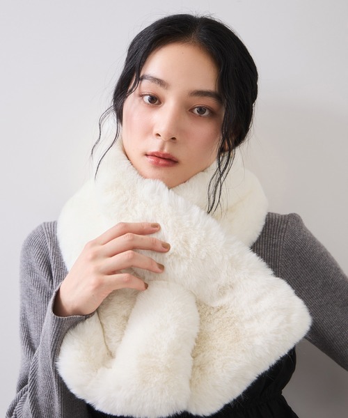 VIS（ビス）の「ボリュームフェイクファーティペット（マフラー・レディース・ライトグレー/キナリ・FREE）」の10枚目の写真