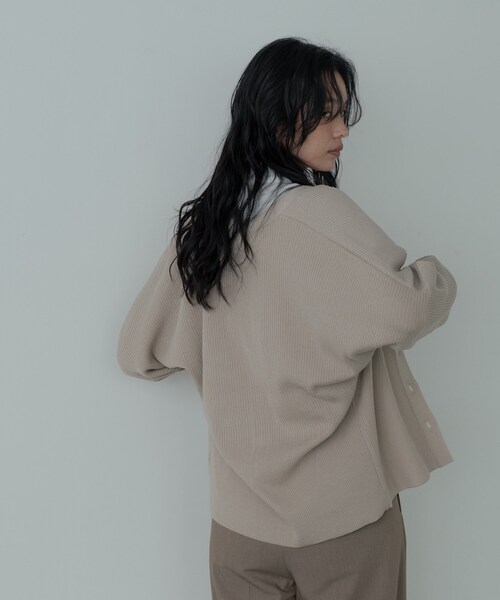 GALLEST（ギャレスト）の「【再入荷】フォルムリブニットカーディガン（カーディガン/ボレロ・レディース・ブラック/ベージュ/オレンジ・38）」の6枚目の写真