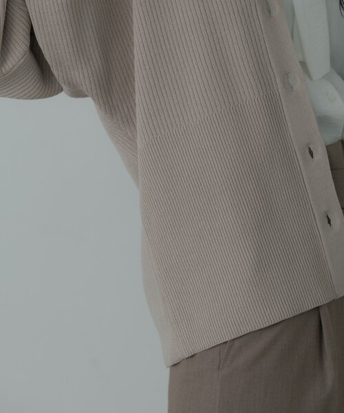 GALLEST（ギャレスト）の「【再入荷】フォルムリブニットカーディガン（カーディガン/ボレロ・レディース・ブラック/ベージュ/オレンジ・38）」の4枚目の写真