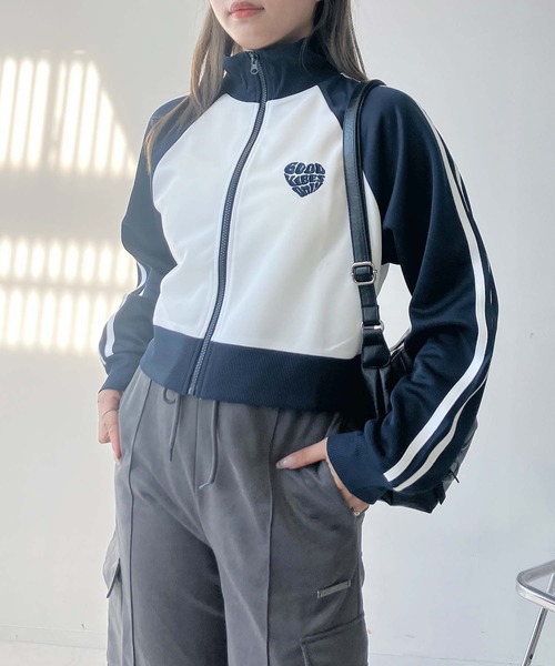 AS KNOW AS plus(アズノゥアズプラス)の「♪アソートデザイントラックジャケット(ジャージ・レディース・サックスブルー/ブラック/ネイビー系/グリーン系・FREE)」の13枚目の写真