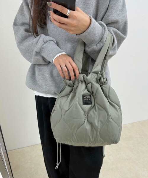 TAION(タイオン)の「【TAION/タイオン】MILITARYダウントートバッグ M(トートバッグ・レディース・グレイッシュベージュ/ブラック/オリーブ/ブラウン・FREE)」の4枚目の写真