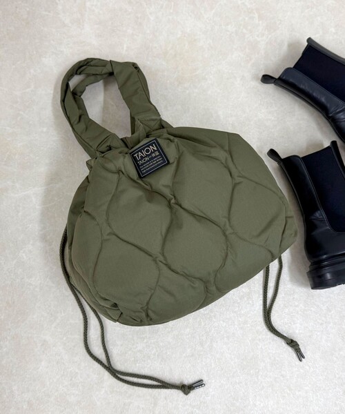 TAION(タイオン)の「【TAION/タイオン】MILITARYダウントートバッグ M(トートバッグ・レディース・グレイッシュベージュ/ブラック/オリーブ/ブラウン・FREE)」の5枚目の写真