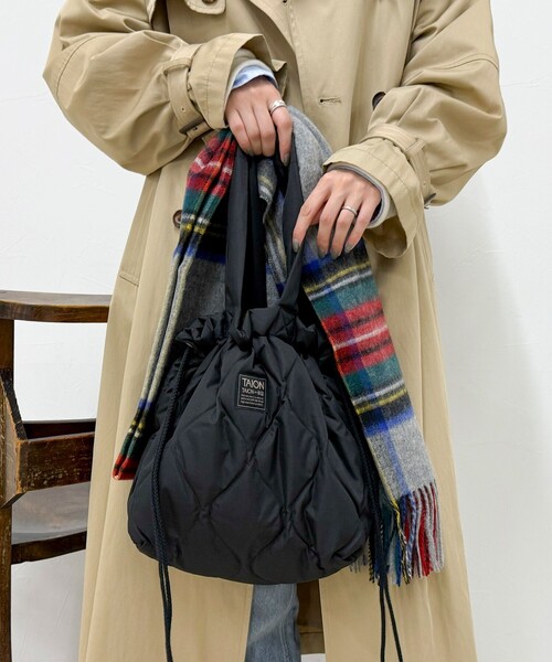 TAION(タイオン)の「【TAION/タイオン】MILITARYダウントートバッグ M(トートバッグ・レディース・グレイッシュベージュ/ブラック/オリーブ/ブラウン・FREE)」の9枚目の写真