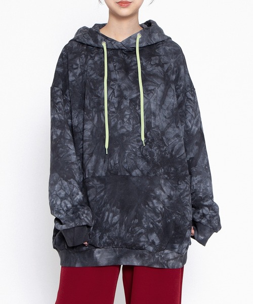 PUNYUS(プニュズ)の「タイダイパーカー(パーカー・レディース・ブラック/ブラウン・3/4)」の1枚目の写真