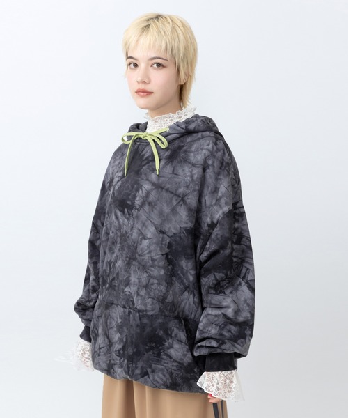 PUNYUS(プニュズ)の「タイダイパーカー(パーカー・レディース・ブラック/ブラウン・3/4)」の3枚目の写真