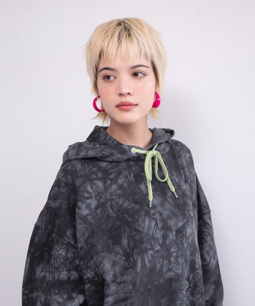 PUNYUS(プニュズ)の「タイダイパーカー(パーカー・レディース・ブラック/ブラウン・3/4)」の11枚目の写真