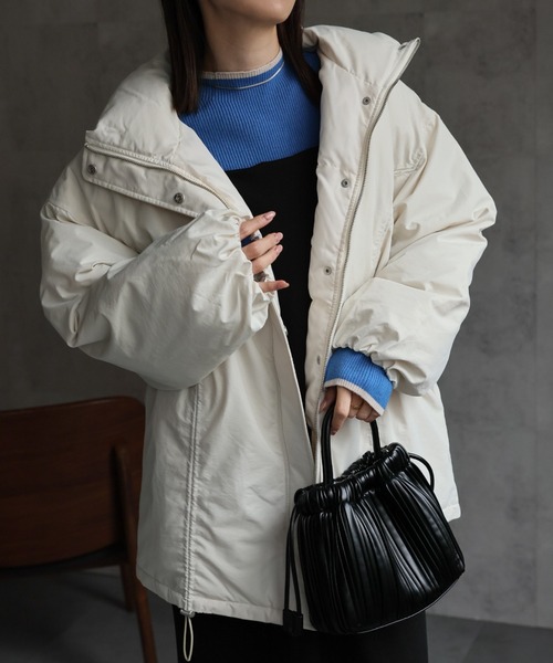 sakishimatokyo（サキシマトーキョー）の「ファイバーダウン フロントドロストミドルブルゾン/パディングブルゾン（ダウンジャケット/コート・レディース・ブルー系その他/カーキ/ブラック/アイボリー・FREE）」の8枚目の写真