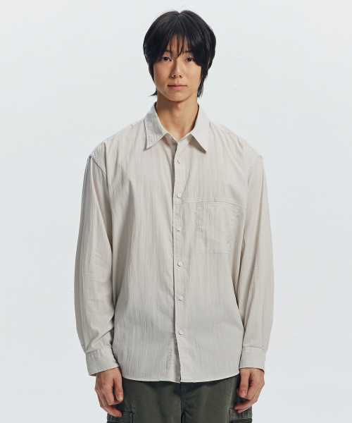 FRIZMWORKS(フリズムワークス)の「FEATHER CN RELAXED SHIRT 002 _ DOVE WHITE(シャツ/ブラウス・メンズ・その他・LARGE/X-LARGE/SMALL/MEDIUM)」の1枚目の写真
