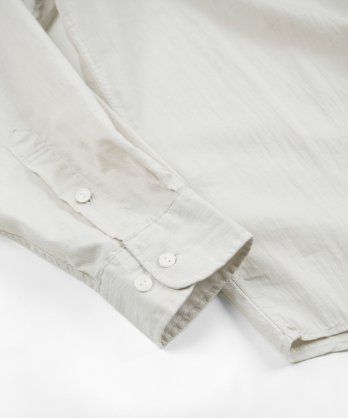 FRIZMWORKS(フリズムワークス)の「FEATHER CN RELAXED SHIRT 002 _ DOVE WHITE(シャツ/ブラウス・メンズ・その他・LARGE/X-LARGE/SMALL/MEDIUM)」の6枚目の写真