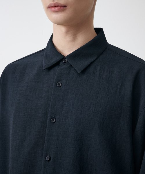 MUSINSA STANDARD（ムシンサスタンダード）の「リラックスドリネンライクシャツ[ネイビー]（シャツ/ブラウス・メンズ・その他・SMALL/MEDIUM/LARGE/X-LARGE/XX-LARGE）」の4枚目の写真