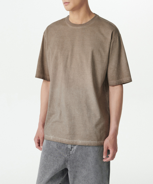 MUSINSA STANDARD（ムシンサスタンダード）の「グラデーションリラックスドクルーネックTシャツ[グレイッシュベージュ]（Tシャツ/カットソー・メンズ・その他・LARGE/MEDIUM/SMALL/X-LARGE/XX-LARGE/XXX-LARGE）」の2枚目の写真