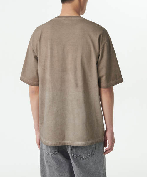 MUSINSA STANDARD（ムシンサスタンダード）の「グラデーションリラックスドクルーネックTシャツ[グレイッシュベージュ]（Tシャツ/カットソー・メンズ・その他・LARGE/MEDIUM/SMALL/X-LARGE/XX-LARGE/XXX-LARGE）」の3枚目の写真
