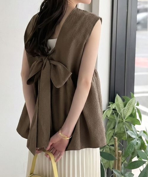 classicalelf（クラシカルエルフ）の「バックリボンで華やぐ１枚。ウエスト切り替えで自然にスタイルアップ♪ バックリボンペプラムトップス（シャツ/ブラウス・レディース・ブラウン/ライトベージュ/ブラック・X-LARGE/SMALL/MEDIUM/LARGE）」の21枚目の写真