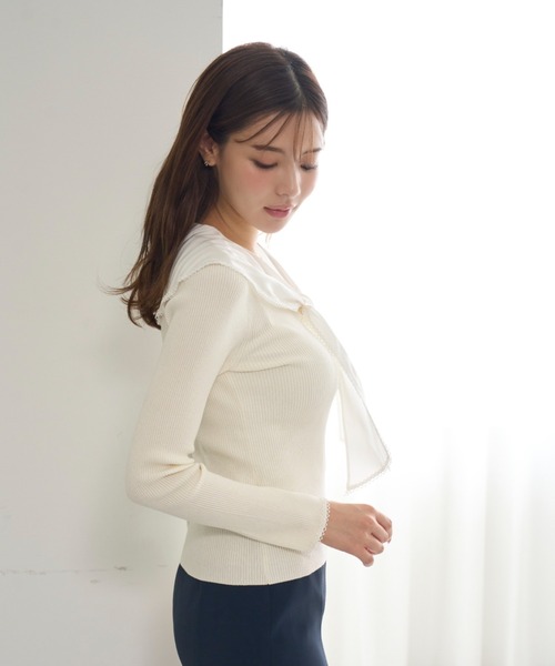 SNIDEL(スナイデル)の「Sustainableスカーフブラウスドッキングプルオーバー(ニット/セーター・レディース・グレー/アイボリー/ダークネイビー・F)」の5枚目の写真