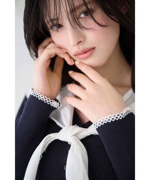 SNIDEL（スナイデル）の「Sustainableスカーフブラウスドッキングプルオーバー（ニット/セーター・レディース・グレー/アイボリー/ダークネイビー・F）」の22枚目の写真