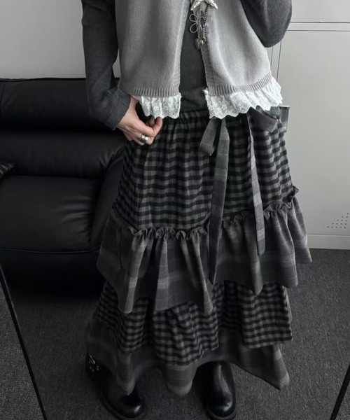 DIAVEL(ディアベル)の「深灰ダブルチェック×ふんわり中綿のあったかロングスカート(スカート・レディース・ダークグレー・M)」の11枚目の写真