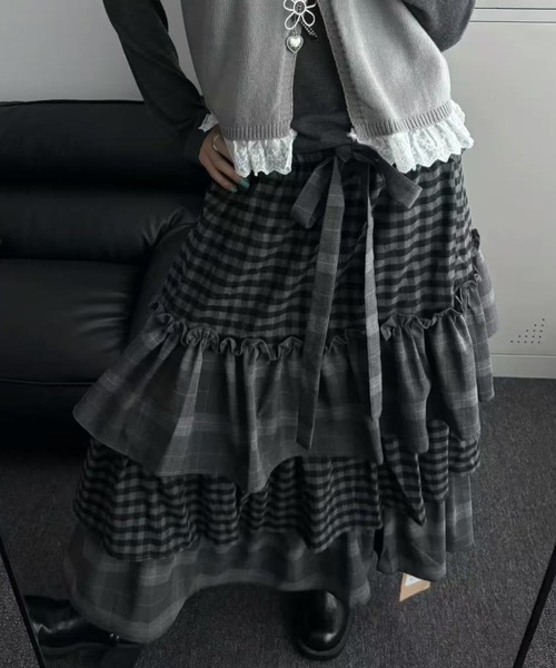 DIAVEL(ディアベル)の「深灰ダブルチェック×ふんわり中綿のあったかロングスカート(スカート・レディース・ダークグレー・M)」の12枚目の写真