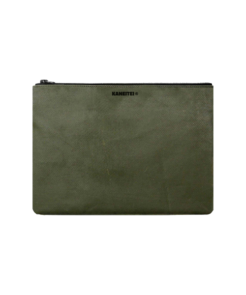 KANEITEI(カネイテイ)の「TIGER FLAT POUCH L (OLIVE DRAB) / UPCYCLED(クラッチバッグ・レディース・カーキオリーブ・FREE)」の1枚目の写真