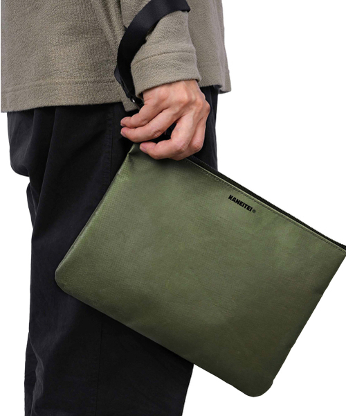 KANEITEI(カネイテイ)の「TIGER FLAT POUCH L (OLIVE DRAB) / UPCYCLED(クラッチバッグ・レディース・カーキオリーブ・FREE)」の8枚目の写真