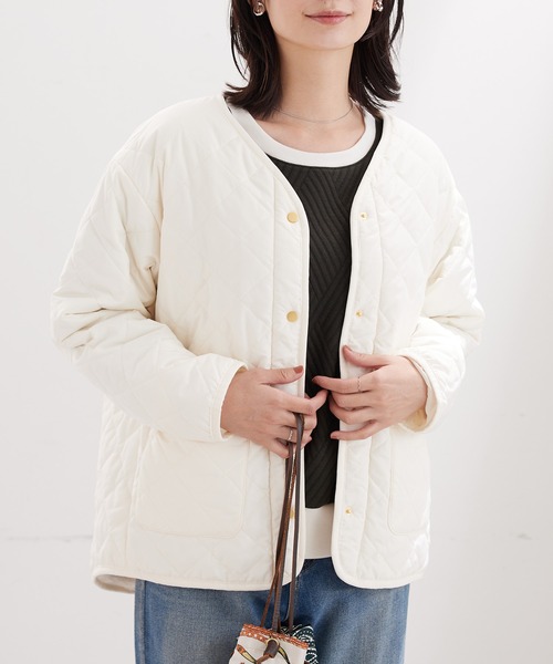 BELLUNA PLUS(ベルーナ)の「パイピング使い裏ボアキルトコート(その他アウター・レディース・アイボリー/ブラック/セージグリーン・MEDIUM/LARGE/X-LARGE)」の2枚目の写真