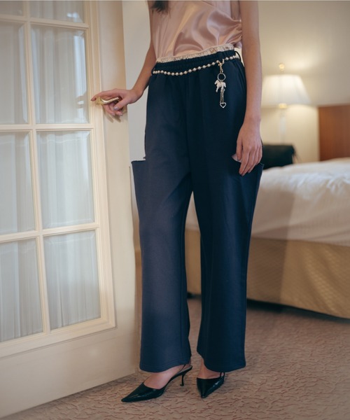 Carmelo(カーメロ)の「Cutout Sweat Wide Pants / カットアウトスウェットワイドパンツ(スウェットパンツ・レディース・グレー/ブラック/ネイビー・FREE)」の3枚目の写真