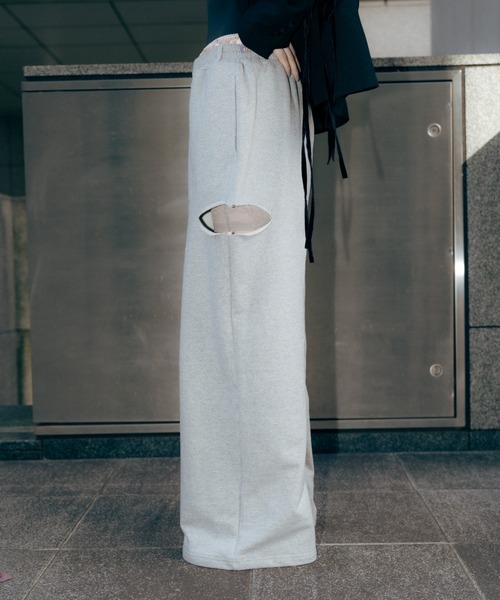 Carmelo(カーメロ)の「Cutout Sweat Wide Pants / カットアウトスウェットワイドパンツ(スウェットパンツ・レディース・グレー/ブラック/ネイビー・FREE)」の4枚目の写真