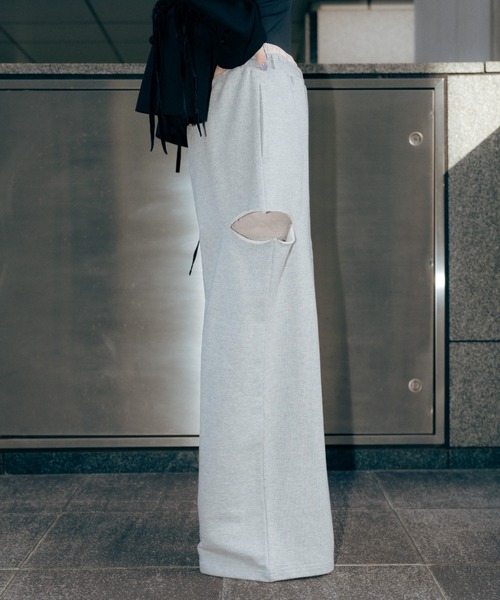 Carmelo(カーメロ)の「Cutout Sweat Wide Pants / カットアウトスウェットワイドパンツ(スウェットパンツ・レディース・グレー/ブラック/ネイビー・FREE)」の6枚目の写真