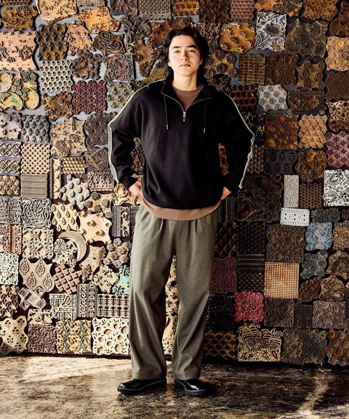 niko and...(ニコアンド)の「ショルダーラインハーフジッププルオーバー(Tシャツ/カットソー・メンズ・ブラック/ブラウン/スモーク・MEDIUM/LARGE)」の4枚目の写真