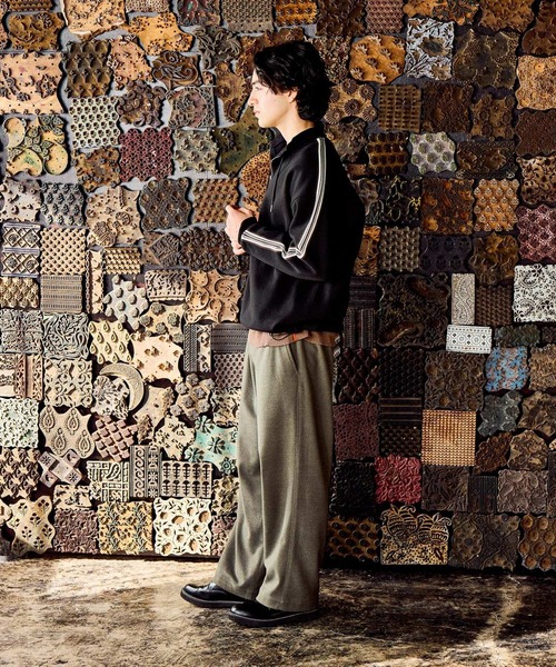 niko and...(ニコアンド)の「ショルダーラインハーフジッププルオーバー(Tシャツ/カットソー・メンズ・ブラック/ブラウン/スモーク・MEDIUM/LARGE)」の5枚目の写真