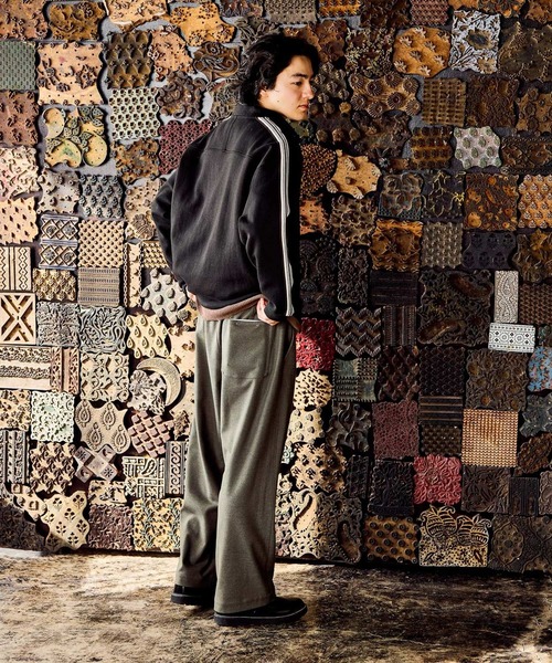 niko and...(ニコアンド)の「ショルダーラインハーフジッププルオーバー(Tシャツ/カットソー・メンズ・ブラック/ブラウン/スモーク・MEDIUM/LARGE)」の6枚目の写真