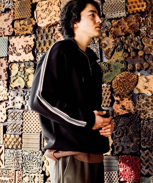 niko and...(ニコアンド)の「ショルダーラインハーフジッププルオーバー(Tシャツ/カットソー・メンズ・ブラック/ブラウン/スモーク・MEDIUM/LARGE)」の7枚目の写真