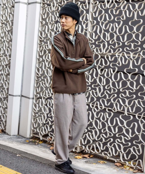 niko and...(ニコアンド)の「ショルダーラインハーフジッププルオーバー(Tシャツ/カットソー・メンズ・ブラック/ブラウン/スモーク・MEDIUM/LARGE)」の9枚目の写真