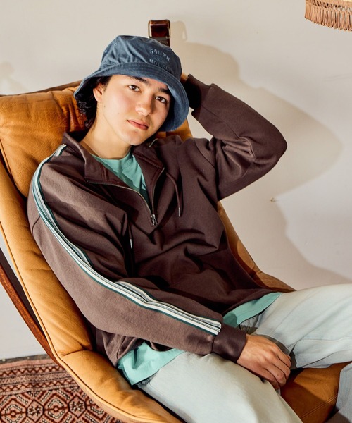 niko and...(ニコアンド)の「ショルダーラインハーフジッププルオーバー(Tシャツ/カットソー・メンズ・ブラック/ブラウン/スモーク・MEDIUM/LARGE)」の15枚目の写真