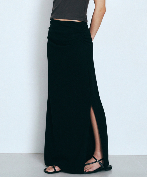 NEEV(ニーヴ)の「Double Shirring Slit Long Skirt (Black)(スカート・レディース・その他・FREE)」の1枚目の写真
