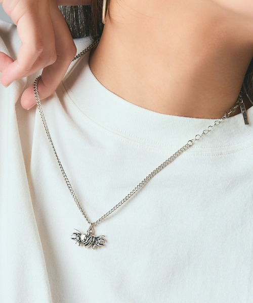 X-girl（エックスガール）の「TRIBAL HEART CHARM NECKLACE（ネックレス・レディース・シルバー・ONE SIZE）」の2枚目の写真