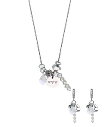 VVV（ブイブイブイ）の「[SET] ドロップパールロゴサージカルネックレス + イヤリング _ ホワイト（ネックレス）」