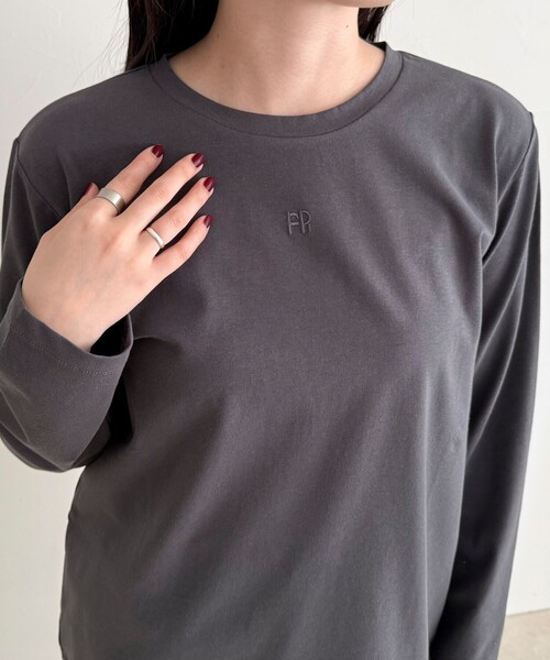 fredy emue（フレディエミュ）の「センターFR刺繍ロンTシャツ（Tシャツ/カットソー・レディース・ライトグレー/チャコールグレー/オフホワイト/クリーム・38）」の10枚目の写真