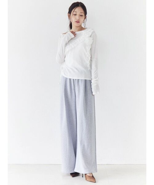 CALNAMUR(カルナムール)の「コサージュフリルオフショルトップス(Tシャツ/カットソー・レディース・チャコールグレー/ホワイト/ピンク・FREE)」の5枚目の写真