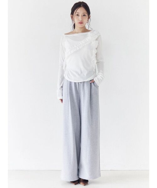 CALNAMUR(カルナムール)の「コサージュフリルオフショルトップス(Tシャツ/カットソー・レディース・チャコールグレー/ホワイト/ピンク・FREE)」の6枚目の写真