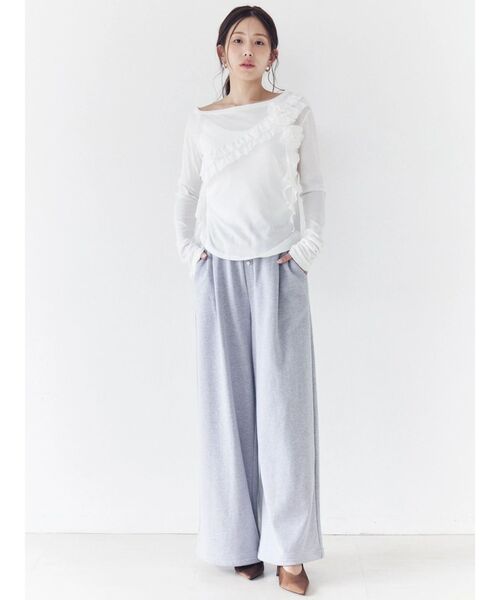 CALNAMUR(カルナムール)の「コサージュフリルオフショルトップス(Tシャツ/カットソー・レディース・チャコールグレー/ホワイト/ピンク・FREE)」の7枚目の写真