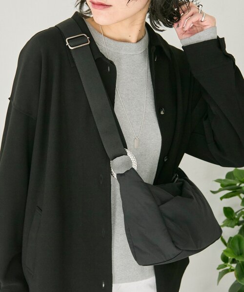 ear PAPILLONNER(イアパピヨネ)の「リングショルダーバッグ《撥水/260g》(ショルダーバッグ・レディース・カーキ/ブラック・FREE)」の11枚目の写真