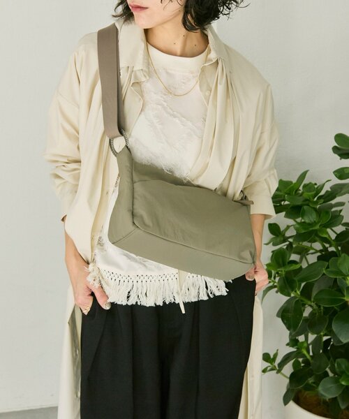 ear PAPILLONNER(イアパピヨネ)の「リングショルダーバッグ《撥水/260g》(ショルダーバッグ・レディース・カーキ/ブラック・FREE)」の6枚目の写真