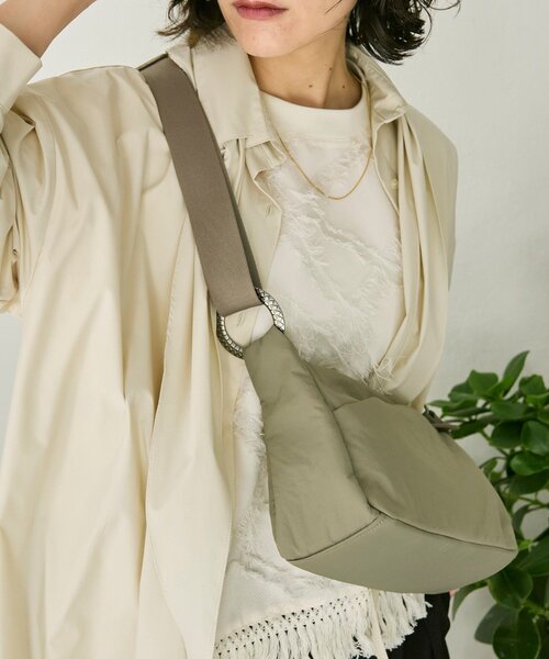 ear PAPILLONNER(イアパピヨネ)の「リングショルダーバッグ《撥水/260g》(ショルダーバッグ・レディース・カーキ/ブラック・FREE)」の7枚目の写真