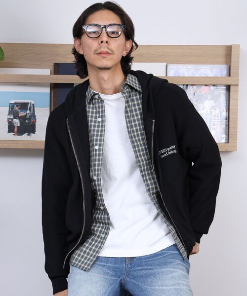 FFEIN(フェイン)の「【FFEIN(フェイン)】ワンポイント刺繍フード短丈ニットPK / ジップパーカー ダブルジップ ニット フーディ 刺繍 【短丈】(パーカー・メンズ・カーキ/ブラウン/ブラック/ネイビー/グレー・MEDIUM/LARGE/SMALL)」の7枚目の写真