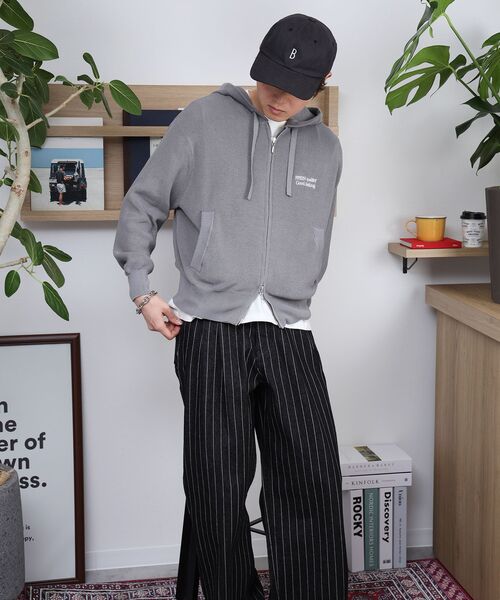 FFEIN(フェイン)の「【FFEIN(フェイン)】ワンポイント刺繍フード短丈ニットPK / ジップパーカー ダブルジップ ニット フーディ 刺繍 【短丈】(パーカー・メンズ・カーキ/ブラウン/ブラック/ネイビー/グレー・MEDIUM/LARGE/SMALL)」の13枚目の写真