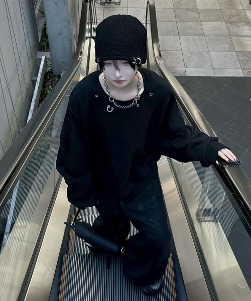 Never mind the XU / Chikashitsu+(ネバーマインド ザ エックスユー / チカシツプラス)の「【nmtc+】pierce sweat shirts / 【エムティーシープラス】ピアススウェットシャツ(スウェット・メンズ・ブラック・ONE SIZE)」の2枚目の写真