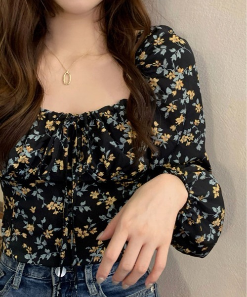 kirakiraShop(キラキラショップ)の「花柄 シャーリング スクエア ブラウス(シャツ/ブラウス・レディース・ブラック/ライトベージュ・FREE)」の5枚目の写真